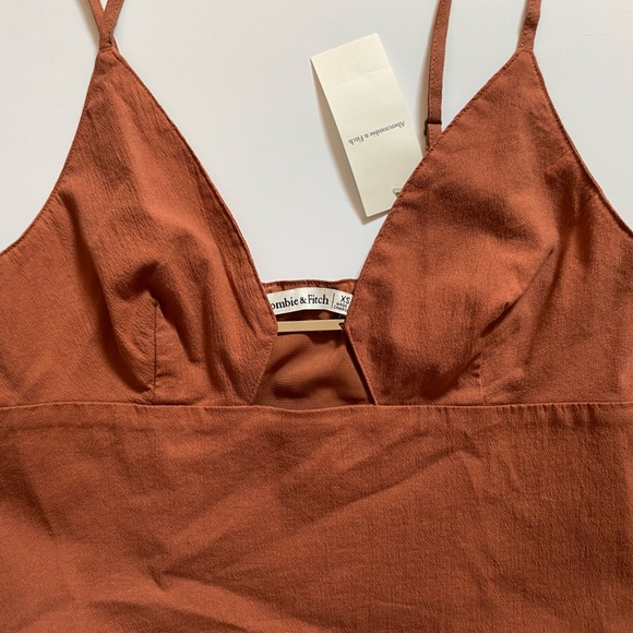 🧡NWT Abercrombie Slim Hardware Cutout Top🧡 - Picture 3 of 6